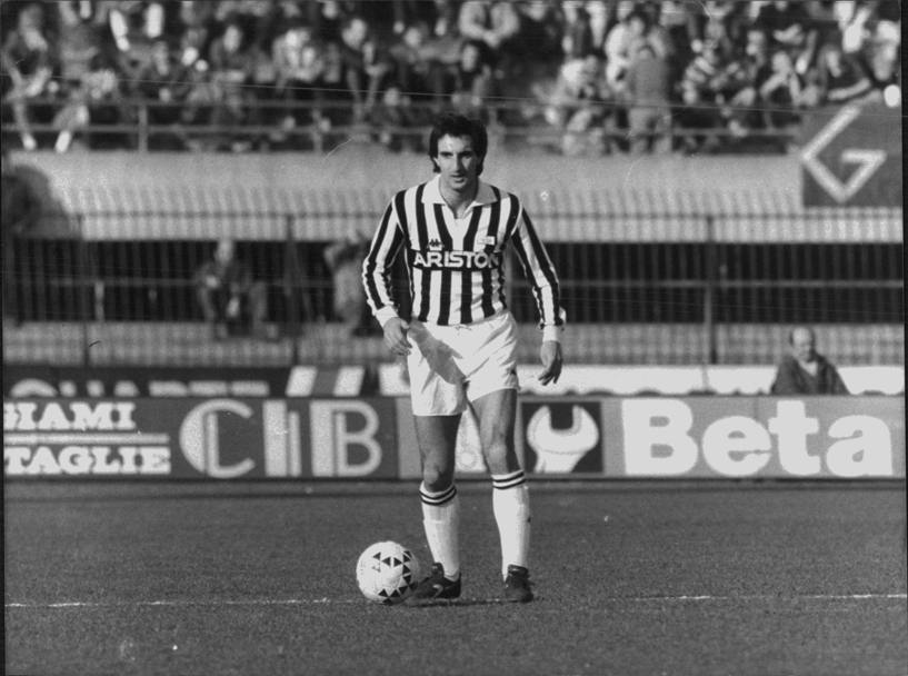 Dopo aver portato l’Atalanta dalla C1 alla A, Marino Magrin fu acquistato dalla Juve del dopo-Platini ereditando la pesante casacca numero 10 che fu del fuoriclasse francese.